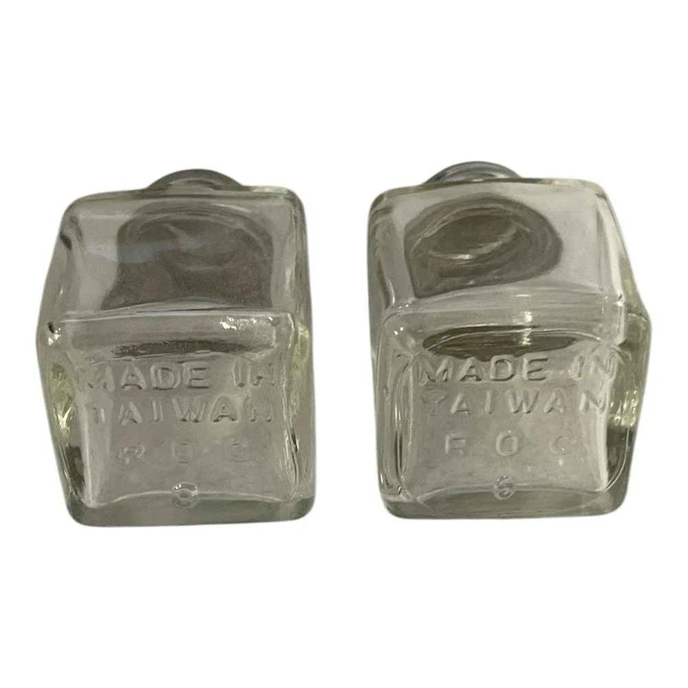 Salt and Pepper Shakers Silver Plated Tops‎ Vintage Mini Cube Clear Glass 1